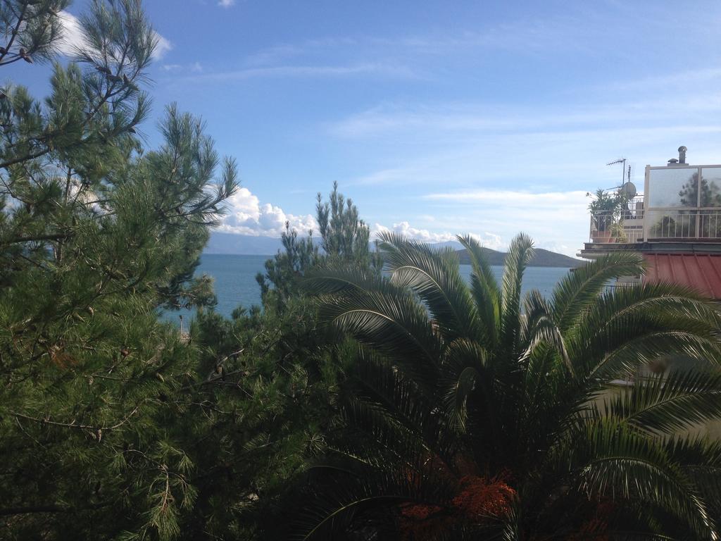 Nea Peramos Large Apartment Near The Beach Room photo